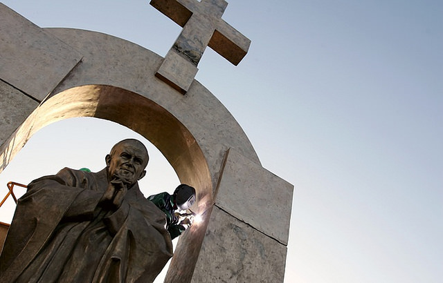 Estatua de Juan Pablo II en Ploermel